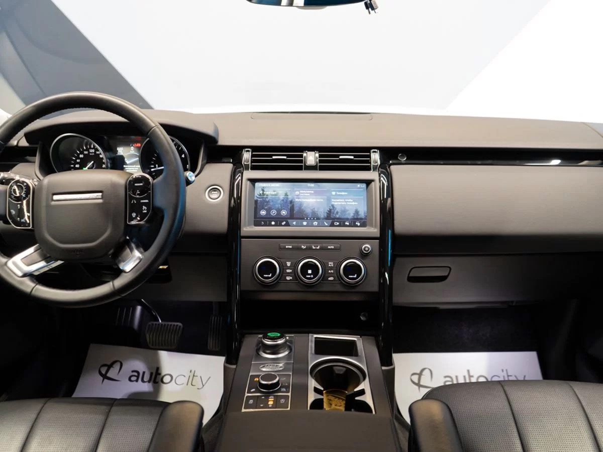 Land Rover Discovery 2019, (Белый) с пробегом 46 300 км в Новосибирске
